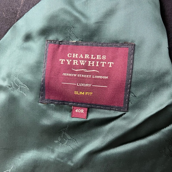 Charles Tyrwhitt Pin stripe Navy suit - Picture 6 of 9